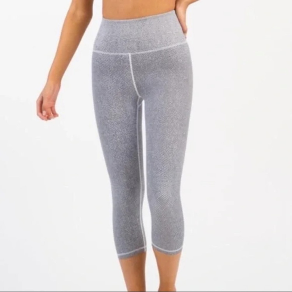 Zyia active size 4 Capri yoga pants.